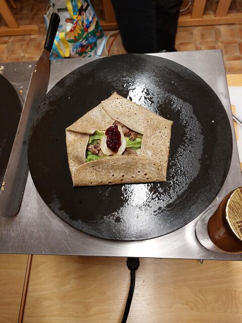 Crêpes-Essen im Februar (chandeleur)