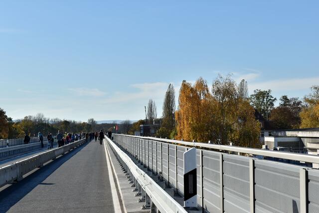 Heute reine Fußgängerzone: Die Ersatzbrücke für den Südschnellweg
