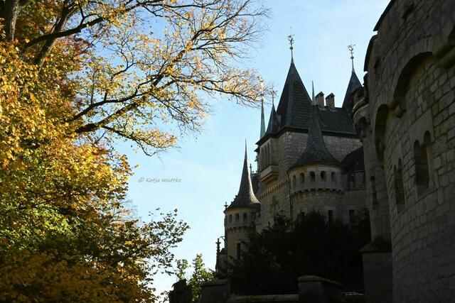 Schlösser und Burgen in Deutschland (Foto: Katja Woidtke)

Schloss Marienburg - Blick zum Haupteingang | Foto: Katja Woidtke