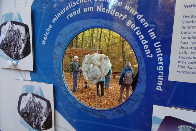 Durchblick durch die Informationstafel 
