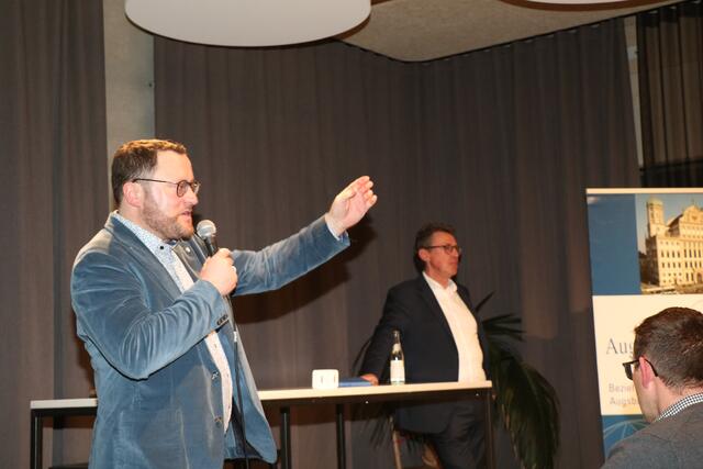 Matthias Fink bei der Fragerunde | Foto: Marianne Stenglein