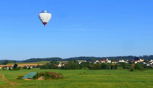 JUNI: Ballonflug über das grüne Schmuttertal bei Schlipsheim