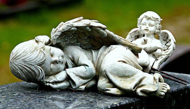 NOVEMBER: Seliger Schlaf auf dem Friedhof in Neusäß