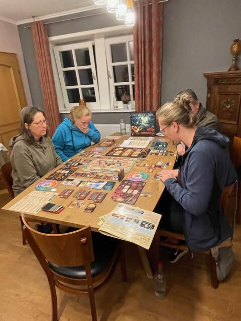 Unser "Konfirmanden-Zimmer" hat die perfekten Spieltische - Das Unbewusste