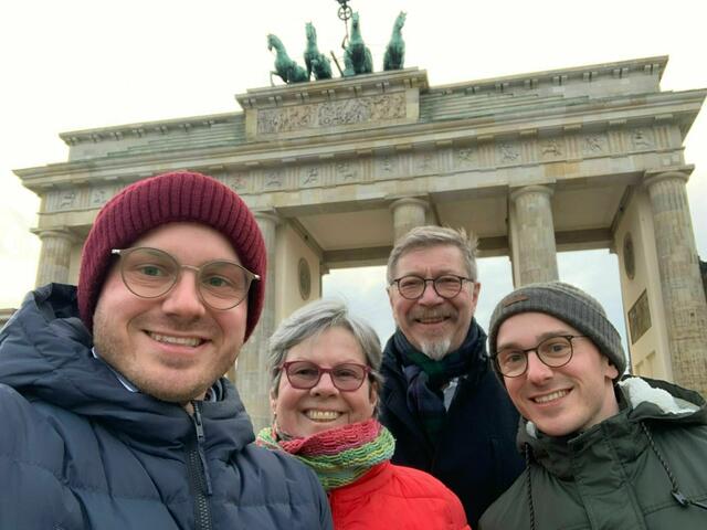 Berlin Tag und Nacht - Dominik Lichtenstern, Beate Gnädinger, Thomas Günther und Daniel Lichtenstern vom SPD Ortsverein. | Foto: SPD Friedberg