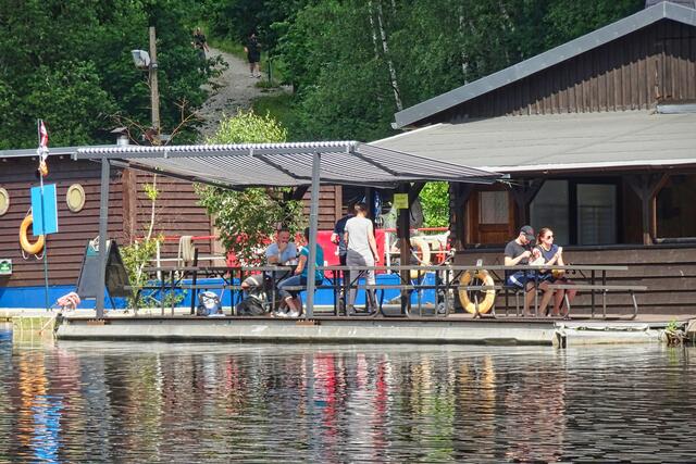 schwimmende Gaststätte auf der Wendefurther Talsperre