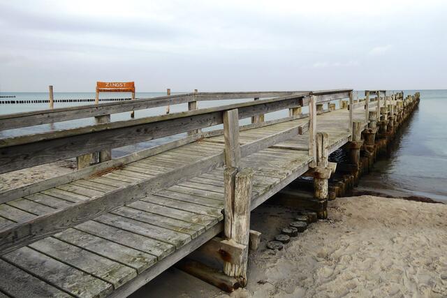 Die alte Seebrücke von Zingst.