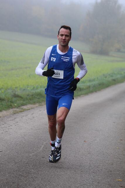 Tobias Gröbl als überlegener Sieger kurz vor dem Ziel