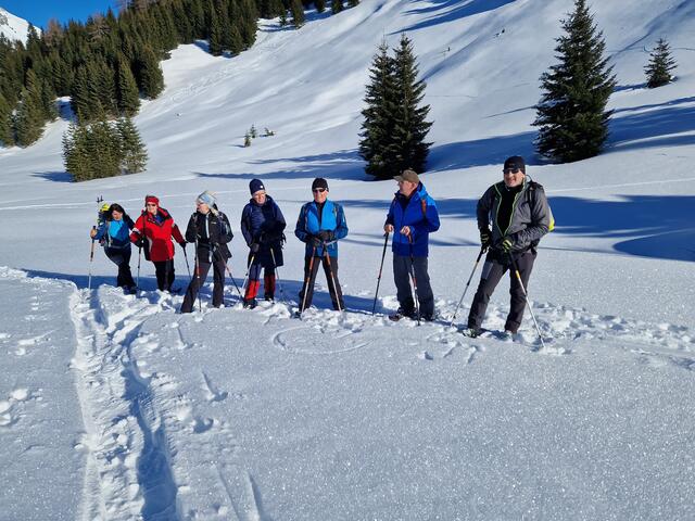 Die Schneeschuhwanderungen finden an den Samstagen 04.01.2025 und 18.01.2025 statt.