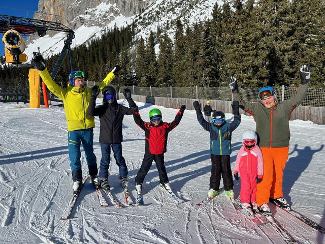 Ein großer Erfolg waren wieder die Skikurse, die an drei Samstagen im Januar in der Zugspitzregion von der Abteilung Alpin angeboten wurden. Hier Johannes Metzger und Maximilian Richter mit ihren Schülern.