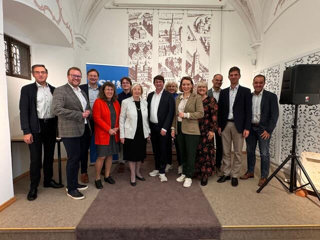 Georg Fink, Vorsitzender der CSU Stadtratsfraktion Stefan Baisch, Landrat Dr. Hans Reichhart, 2. Bürgermeisterin Dr. Ruth Niemetz, Camillo Gußmack, Staatsministerin a.D. Prof. Ursula Männle, CSU Ortsvorsitzender Philipp Rauner, Stadt- und Kreisrätin Marianne Stelzle, Landtagsabgeordnete Jenny Schack, Ortsvorsitzender der Frauen Union Margit Werdich-Munk, Stellvertretender CSU Ortsvorsitzender Daniel Schuler, Rainer Sterthaus, Bezirksrat Tobias Bühler | Foto: CSU/Baisch