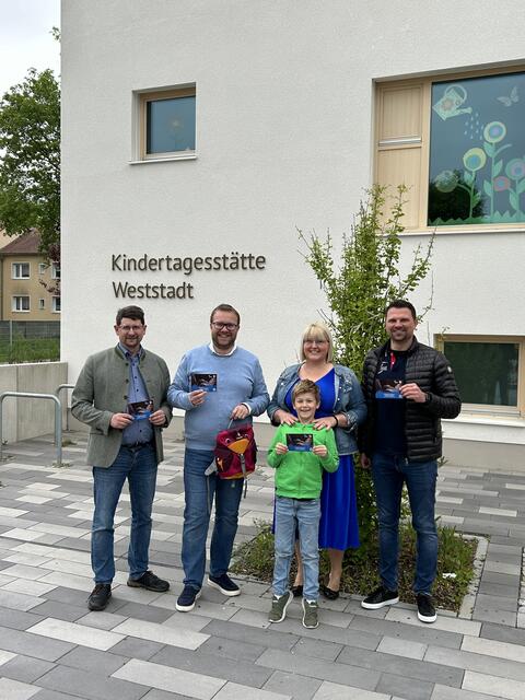 Zentrales Anmeldeverfahren für Kitas
v.l. CSU-Ortsvorsitzender Philipp Rauner, CSU-Fraktionsvorsitzender Stefan Baisch, Jugendreferentin Margit Werdich-Munk, Stadtrat Christian Neidl | Foto: CSU/Baisch