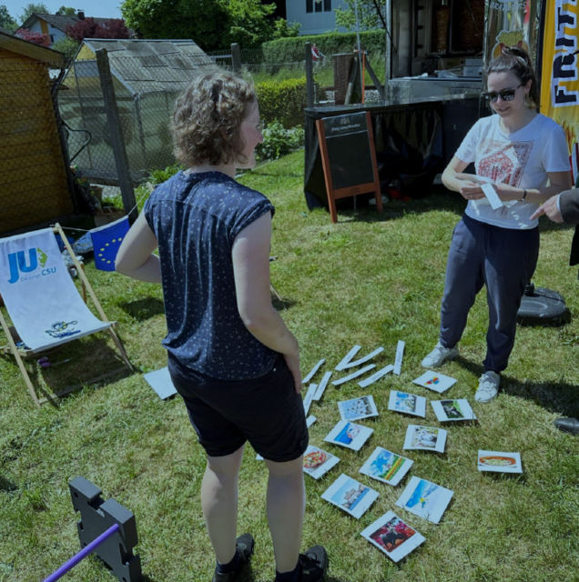 JU Europarallye auf dem Günzburger Frühlingsfest
v.l. Laura Wöllert und Lisa Hafner | Foto: JU