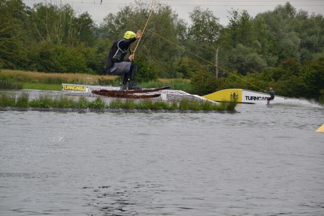 Das Wasserskifahren Anfang Juni auf der Anlage in Thannhausen machte trotz der kühlen Witterung allen Teilnehmern großen Spaß.