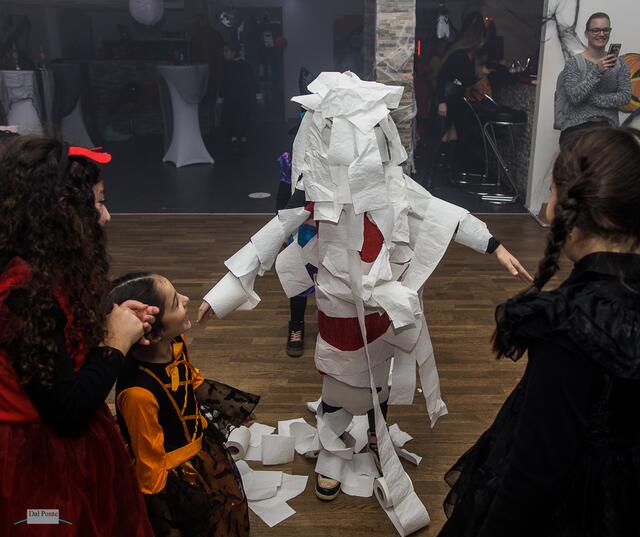 Alle Kinder hatten Spaß beim Mumien wickeln | Foto: Andrea Dal Ponte