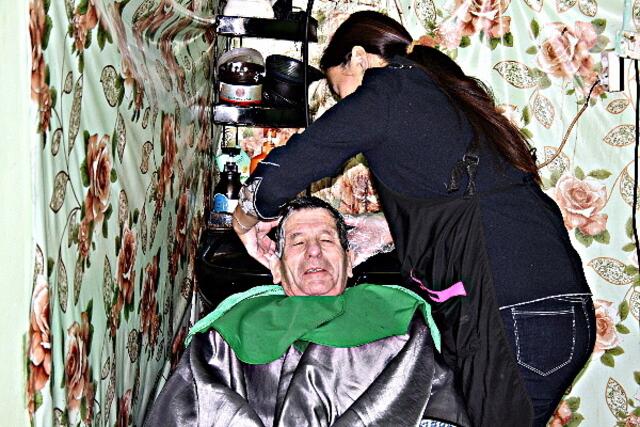 Die Friseurin verstand ihr Handwerk