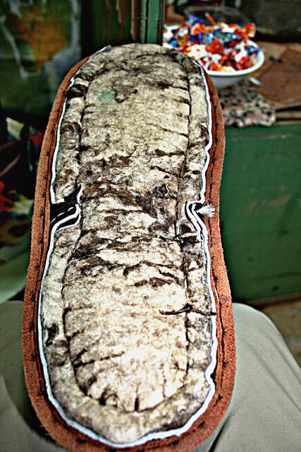 Stiefelfertigung auf mongolische Art