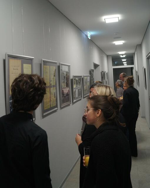 Vernissage "Die Stadt und ihr Geheimnis - Einblicke in das Stadtarchiv" - Königsbrunner Archivherbst am 18.11.2024 | Foto: Nadja Rathgeber