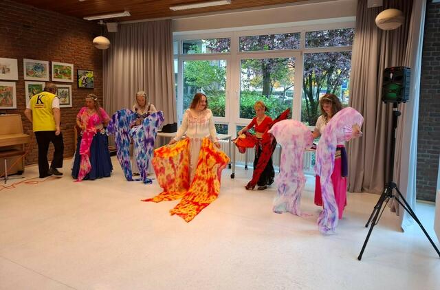 Der Schleierfächertanz und das Auftrittskleid hatten am 20. Oktober Premiere. Alle weiteren Fotos sind von diesem Datum. | Foto: Shima Mahi