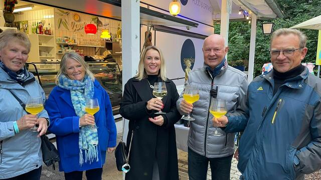 3. Bürgermeister Maximilian Wellner (2. v. r.) mit Ehefrau und Stadträten.

 | Foto: BDS Gewerbeverband Königsbrunn