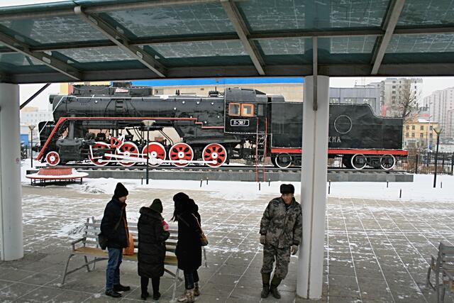 Mit dieser Lok ging es nicht an den Baikalsee. Das ist ein Museumsstück auf dem Bahnhof von Ulan Bataar.