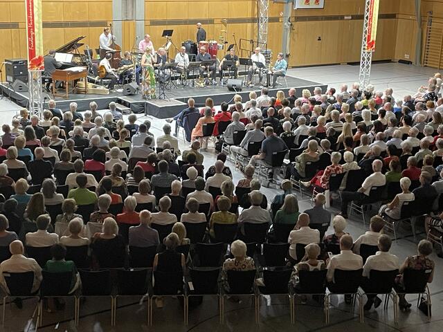 Blick in die Rothenberhalle beim Friedberger Musiksommer 2024 | Foto: Gerd Horseling