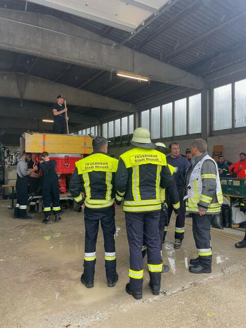 Rund 250 Tonnen Sand wurde in Sandsäcke verfüllt.