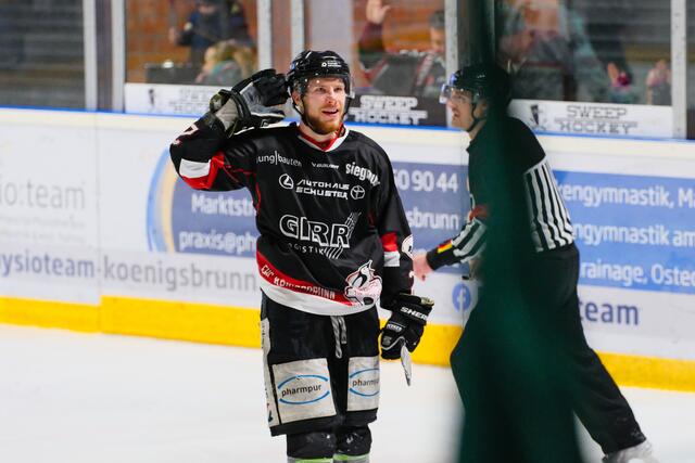 Toms Prokopovics lässt sich nach einem Treffer vom heimischen Publikum feiern. | Foto: Dietmar Ziegler