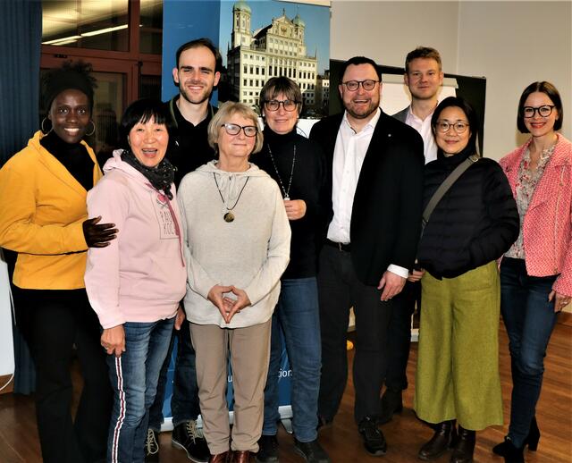 AI Vorstandschaft mit Beisitzer*innen | Foto: Marianne Stenglein