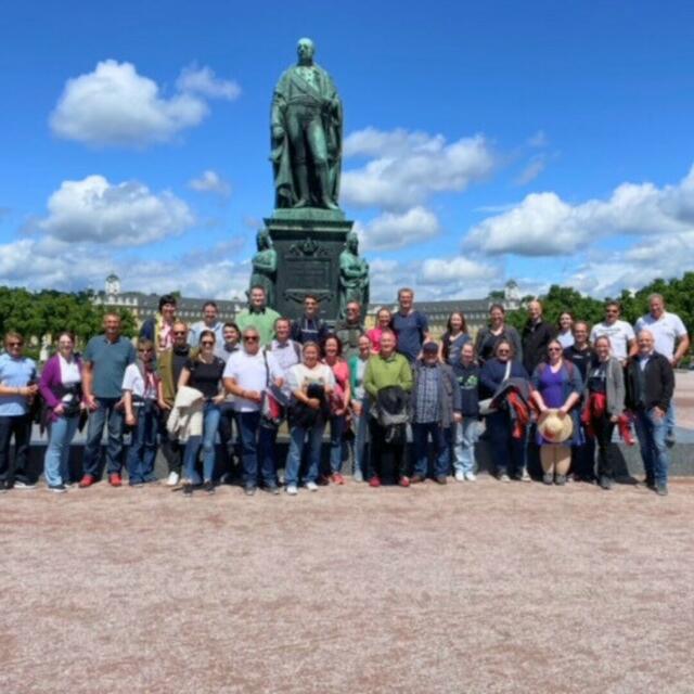 Auf dem Schlossplatz in Karlsruhe vor dem Karl-Friedrich-Denkmal | Foto: Blasharmoniker