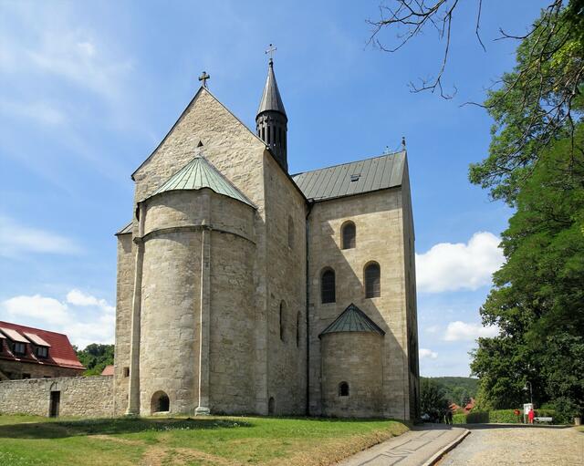 St. Cyriakus mit Ostapsis und Vierungsturm