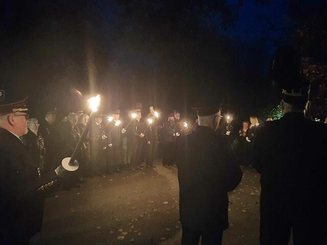 Totenehrung 2024 Gedenken im Fackelschein