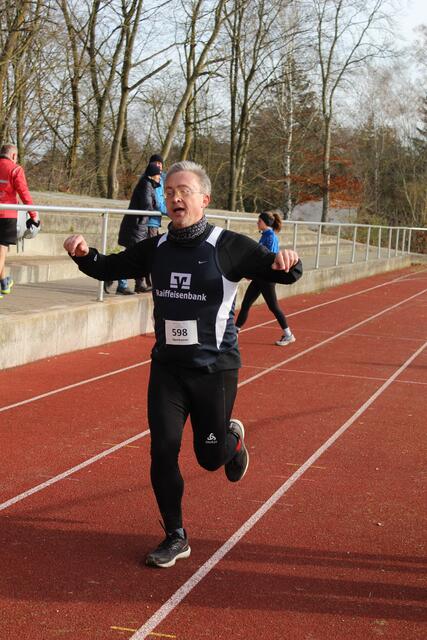 Im Ziel auf der Johann-Klingler-Sportanlage - Helmut Englmaier