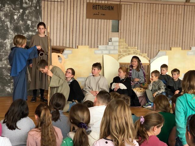 Foto: Szenisches Spiel: "David" wird mit 14 zum König gesalbt.