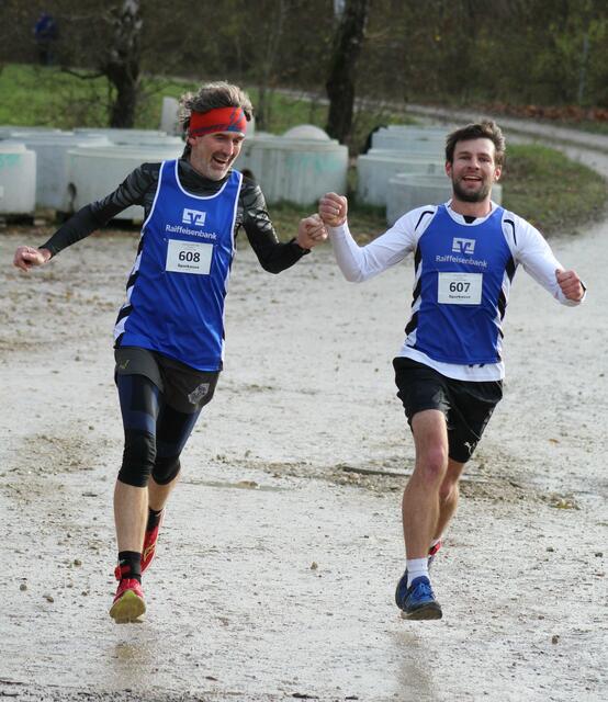 Christian Raimann und Fabian Munz gemeinsam kurz vor den Ziel 