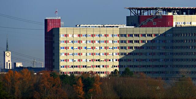 Die Uniklinik mit dem Helikopterlandeplatz