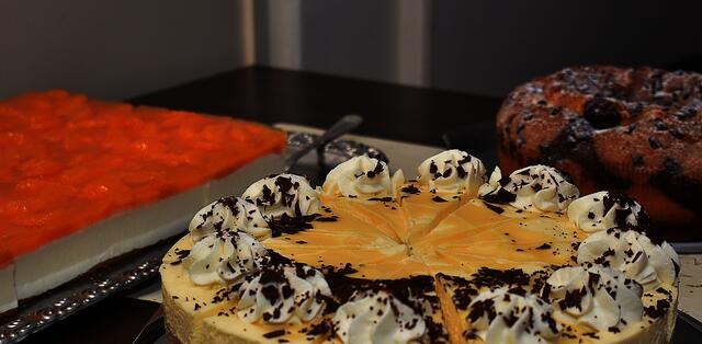 Leckeres Torten und Kuchenbufett