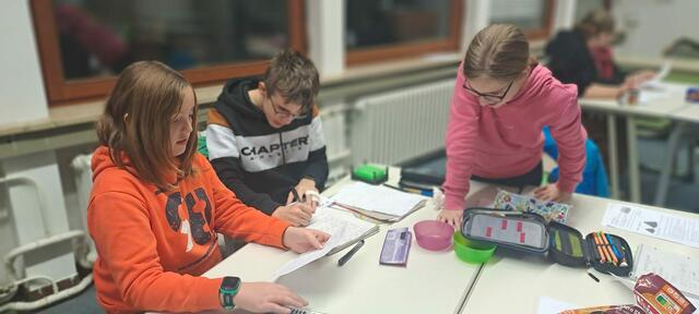 Kluge Köpfe bei der „Langen Nacht der Mathematik“. | Foto: Justus-von-Liebig-Gymnasium