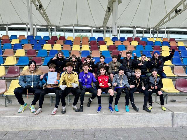 Bei der Schwäbischen Meisterschaft ganz vorne mit dabei: die Neusäßer Fußball-Schulmannschaften. | Foto: Justus-von-Liebig-Gymnasium