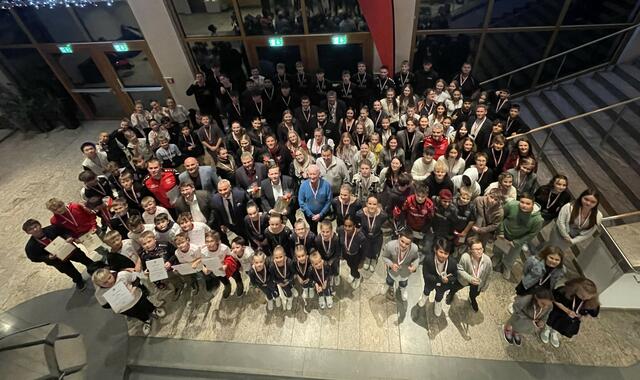 Mehr als 200 Sportler wurden im Forum am Hofgarten für ihre
Leistungen ausgezeichnet. | Foto: Michael Lindner/Stadt Günzburg
