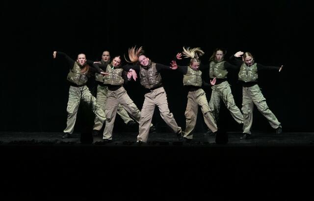 Mit hippen Beats und coolen Moves überzeugten die Hip-Hop-Formationen der Tanzschule Corazón. | Foto: Michael Lindner/Stadt Günzburg