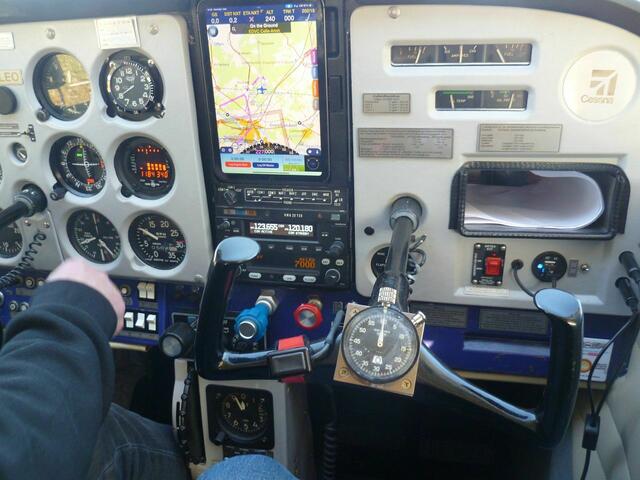 Cockpit Cessna D-ELEO.
