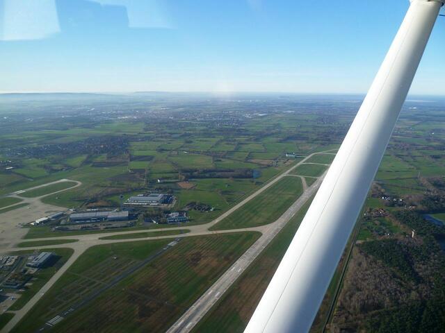 Start- und Landbahnen Flughafen Hannover (HAJ).
