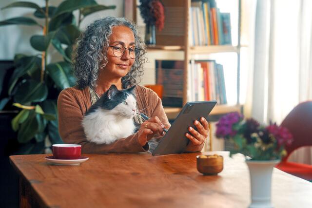 Auch die Versicherten selbst erhalten über die ePA einen besseren Überblick ihrer Gesundheitsdaten, weil etwa Arztbriefe, Medikationsdaten und Untersuchungsergebnisse eingestellt werden können. | Foto: djd-k/gematik