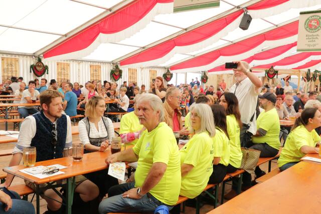 Mitgliedertreffen auf dem Neusässer Volksfest | Foto: Florian Handl