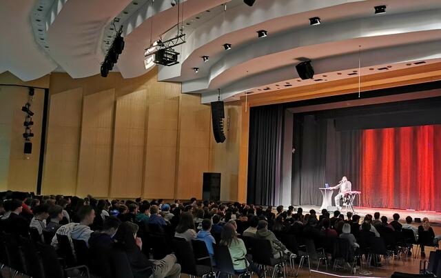 Mayonga in der Stadthalle  | Foto: Stadtbibliothek Gersthofen