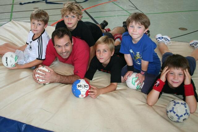 TSV Handballlegende Sven Schreiber trainiert die Kids | Foto: TSV Gersthofen Handball