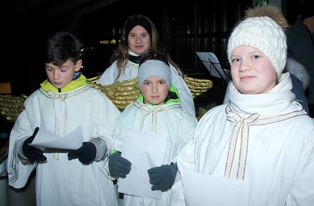 Vier himmlische Boten kündigten den Besuch des Nikolaus an. | Foto: Peter Heider