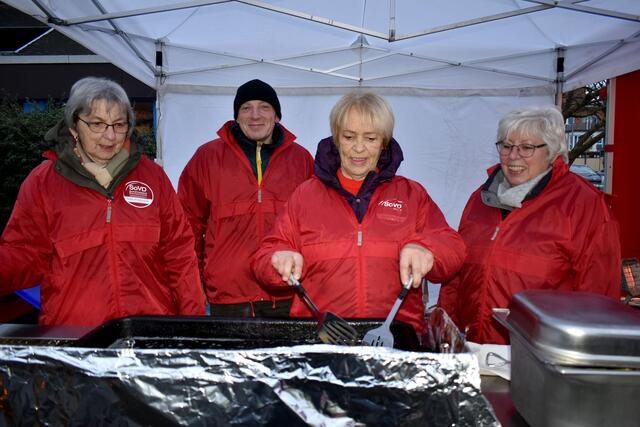 Beim SoVD-Stand gab es Kartoffelpuffer