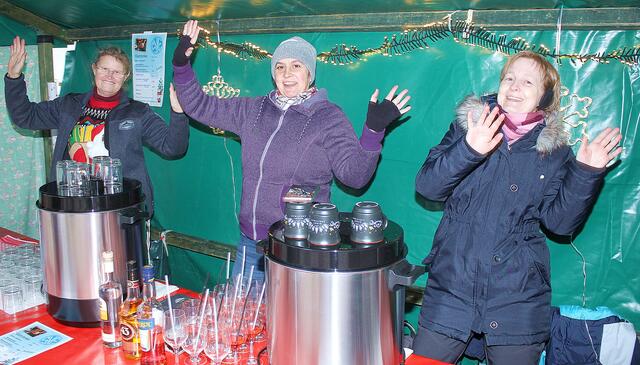 Gute Laune herrschte trotz der Wetterkapriolen im Stand des SV Erlingen. | Foto: Peter Heider